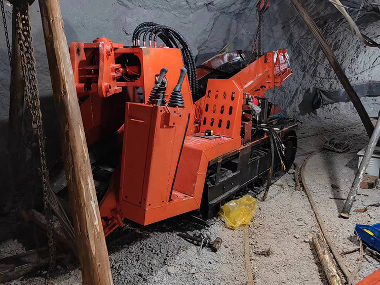 打山洞隧道機器.jpg 打山洞隧道機器.jpg